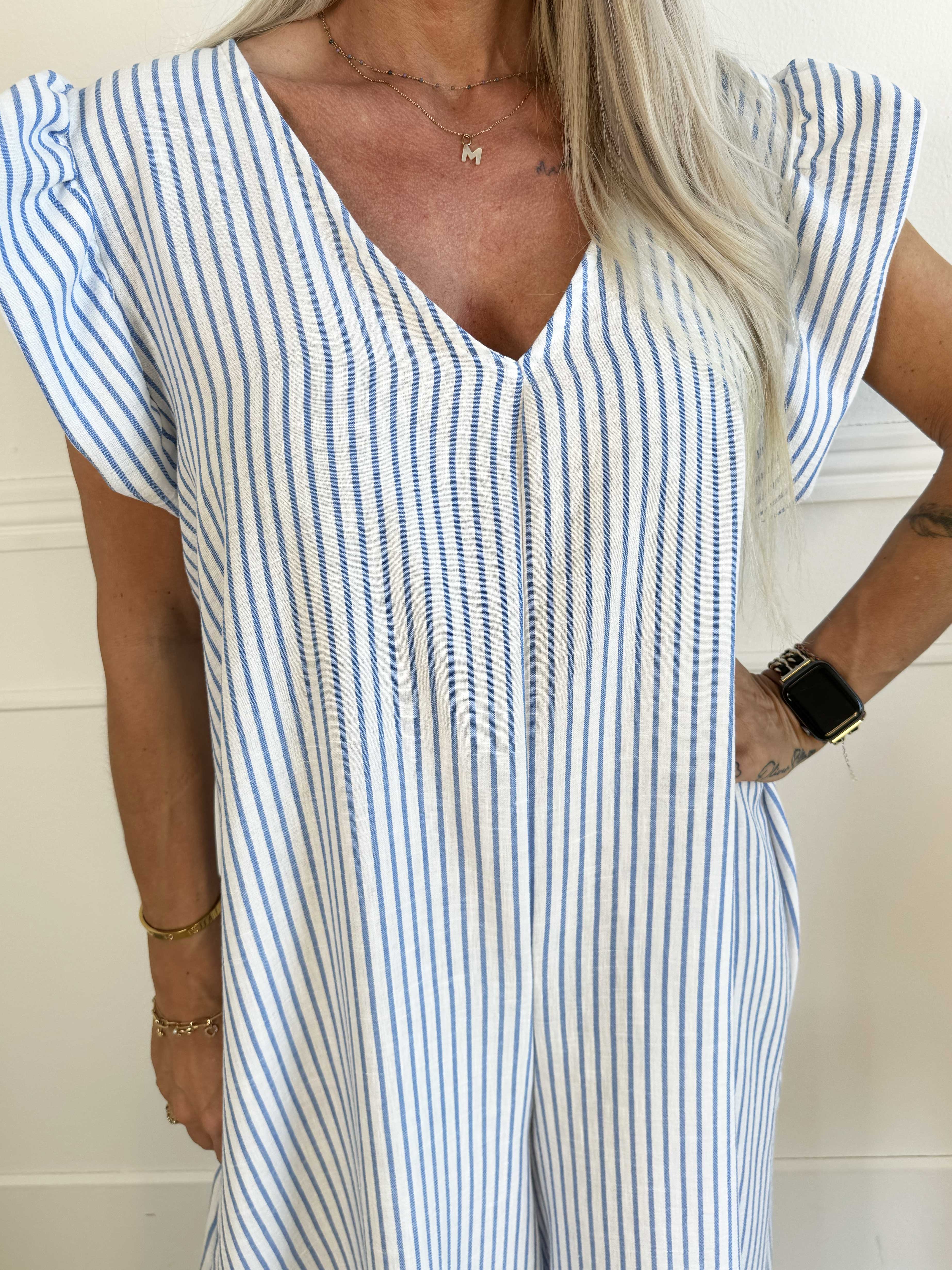 Steffy - Sød stribet buksedragt med flæseærmer